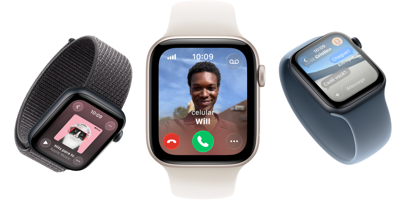 Relógios Apple Watch SE 3 com caixas de alumínio nas cores estelar e meia-noite e pulseira loop esportiva cinza-escura, pulseira loop solo blush-clara, pulseira loop solo azul-âncora, as telas mostram o Apple Music, uma chamada recebida e o app Mensagens