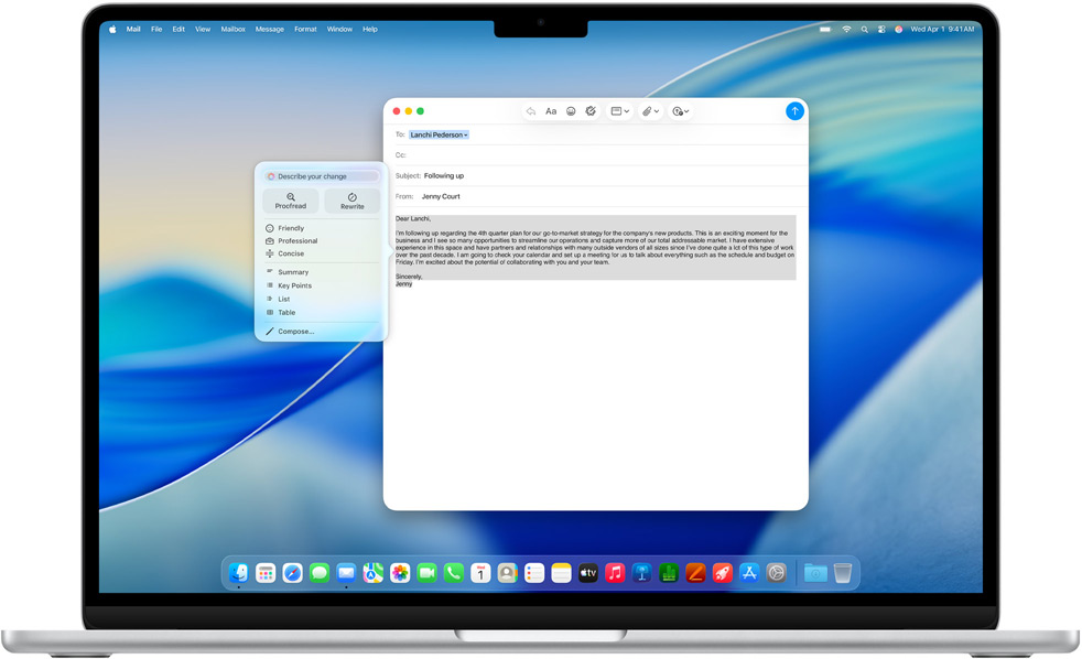 Ein MacBook Air Display zeigt, wie Apple Intelligence Schreibtools eine E‑Mail verfassen