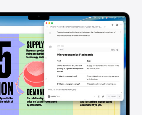 Ein MacBook Air Display zeigt, wie die Apple Intelligence Schreibtools Lernkarten zur Mikro- und Makroökonomie erstellen