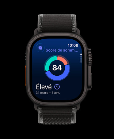 Apple Watch Ultra 3, finition noire, boîtier en titane, écran montrant un graphique circulaire du score de sommeil, bracelet, Boucle Trail, coloris noir/charbon