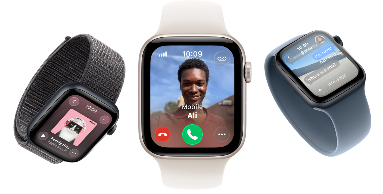 Urządzenia Apple Watch SE 3 z aluminiowymi kopertami w kolorach księżycowej poświaty i północy oraz różnymi paskami: plecioną opaską Solo w kolorze kurkumy, opaską Solo w kolorze neonowym żółtym i opaską sportową w kolorze czarnego bazaltu. Zegarki wyświetlają ekrany Apple Pay, Centrum sterowania i Apple Music