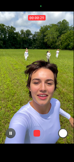 Ecrã do iPhone 17 Pro a mostrar a funcionalidade de vídeo ultraestabilizado num vídeo de uma pessoa a correr