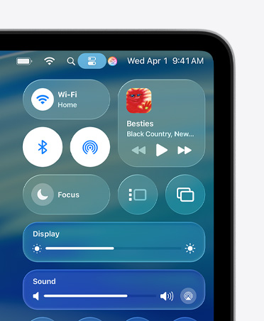 Extremo derecho de la pantalla de una Mac que muestra los controles personalizados de Liquid Glass, como Wi-Fi y Bluetooth, en el Centro de Control