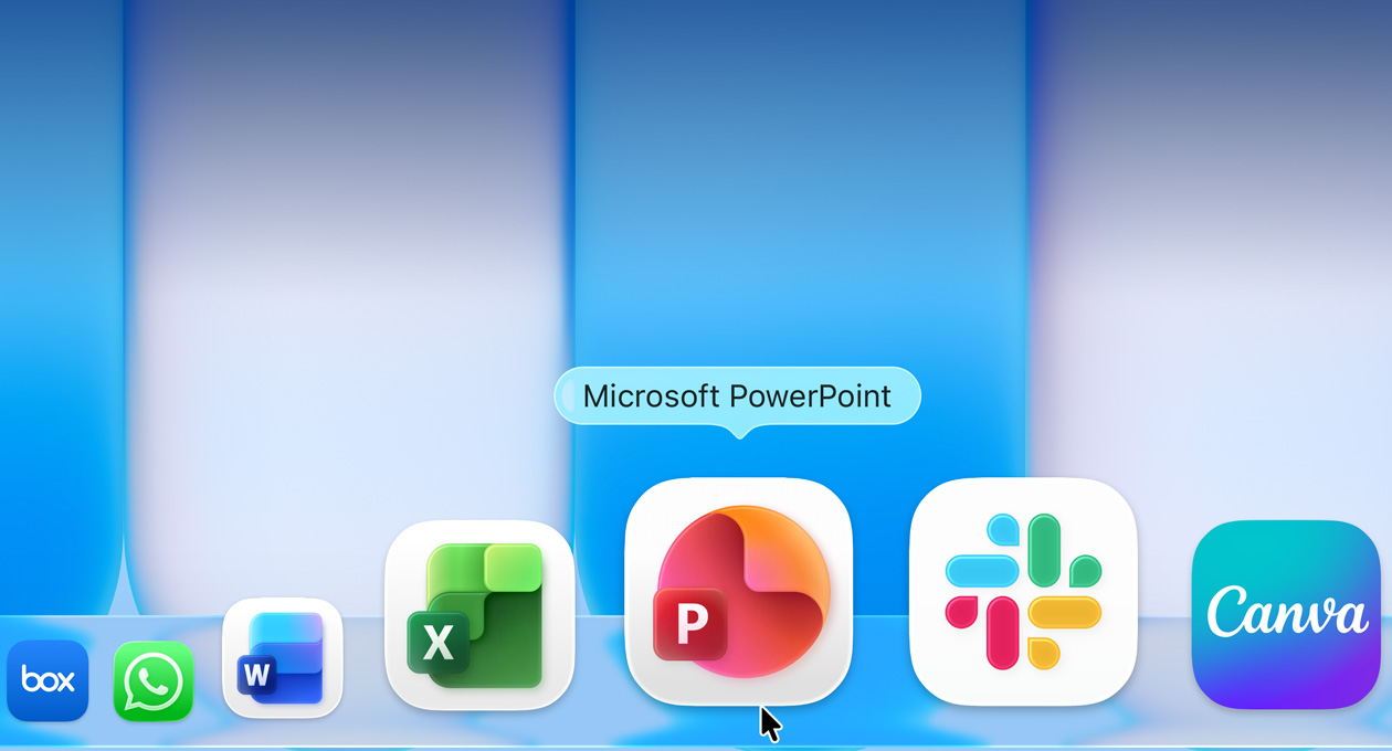 macOS-skrivebord med forskellige apps i Dock, hvor Microsoft PowerPoint-appen er fremhævet