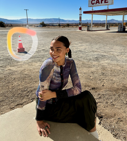 Værktøjet Visk ud bruges til at fremhæve en trafikkegle, der skal fjernes fra et billede